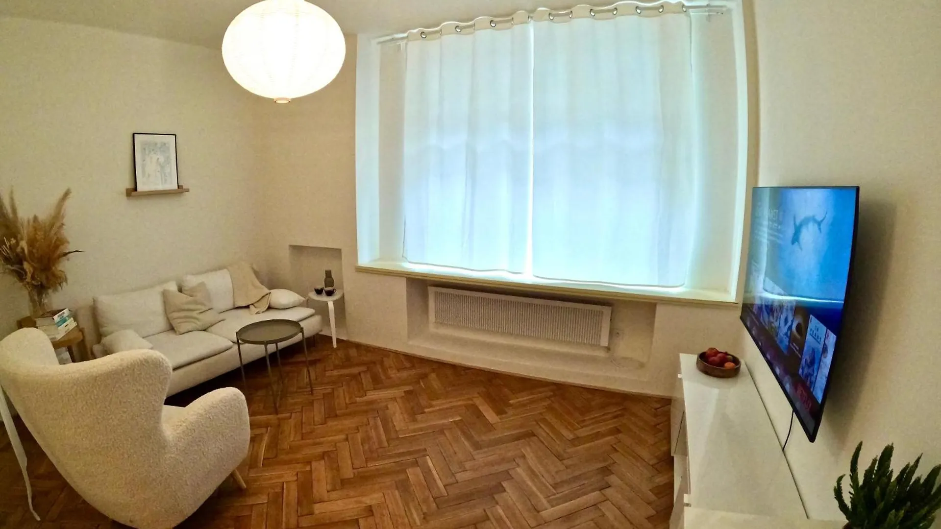 Urban Retreat I Modern Boho Apartments In Lovely Letna District - 10 Minutes From Old Town Prague