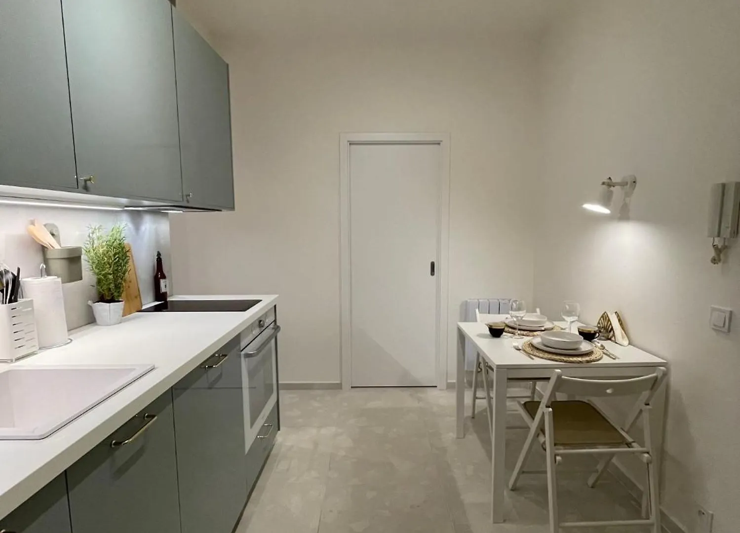 Urban Retreat I Modern Boho Apartments In Lovely Letna District - 10 Minutes From Old Town Prague