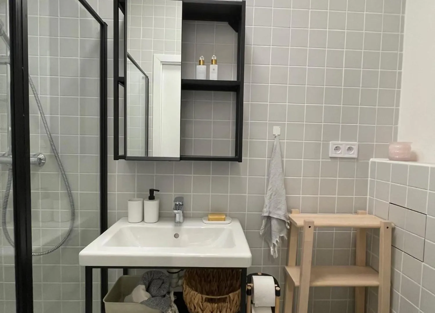 Urban Retreat I Modern Boho Apartments In Lovely Letna District - 10 Minutes From Old Town Prague
