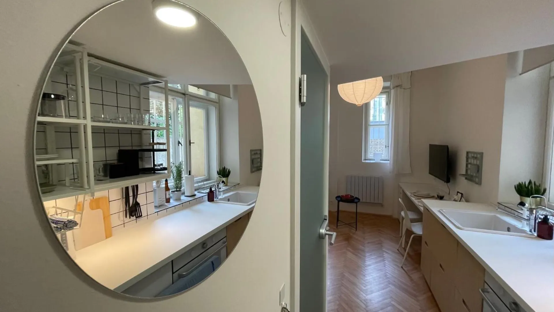 Urban Retreat I Modern Boho Apartments In Lovely Letna District - 10 Minutes From Old Town Prague