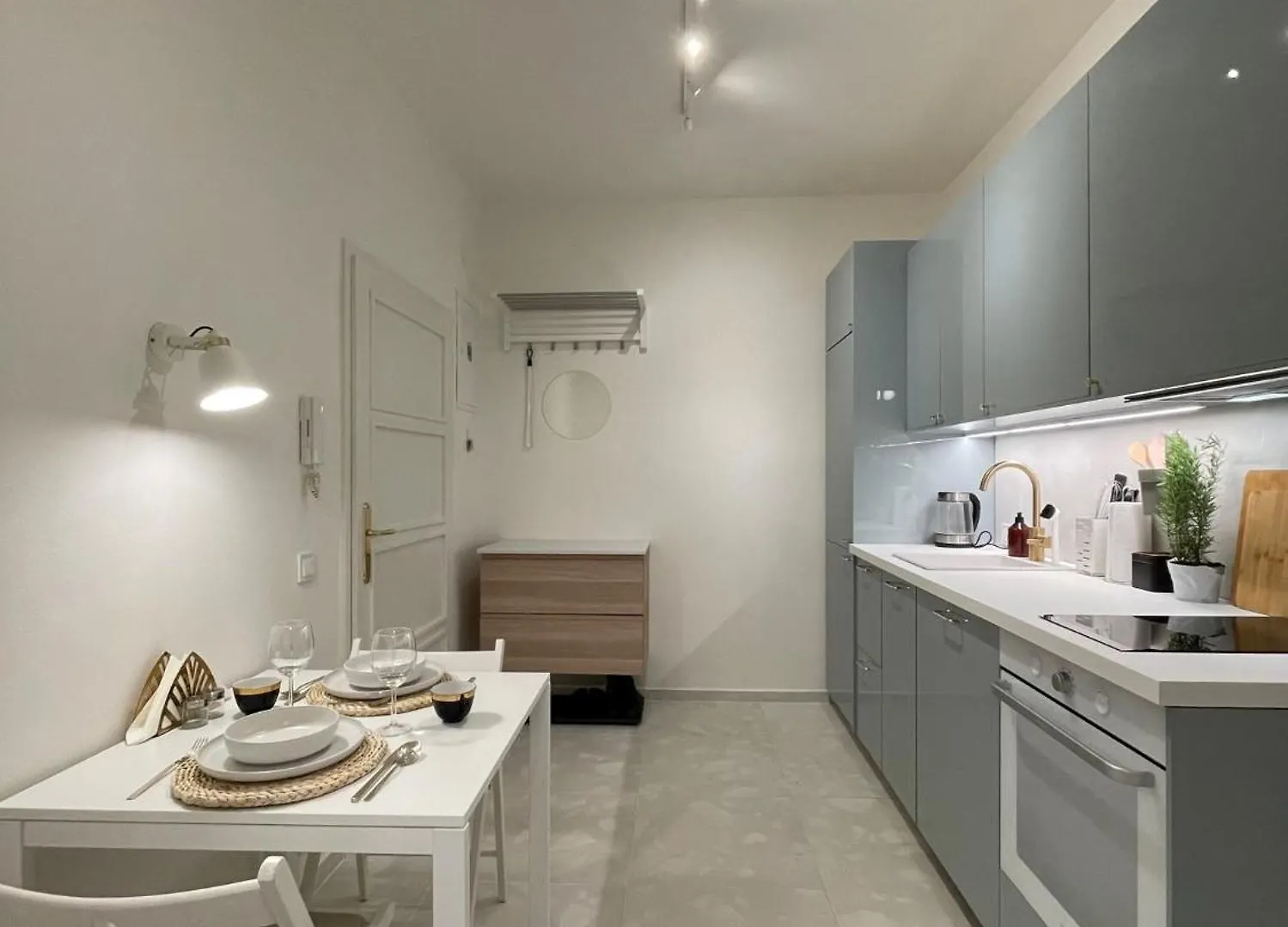 Urban Retreat I Modern Boho Apartments In Lovely Letna District - 10 Minutes From Old Town Prague 0*,