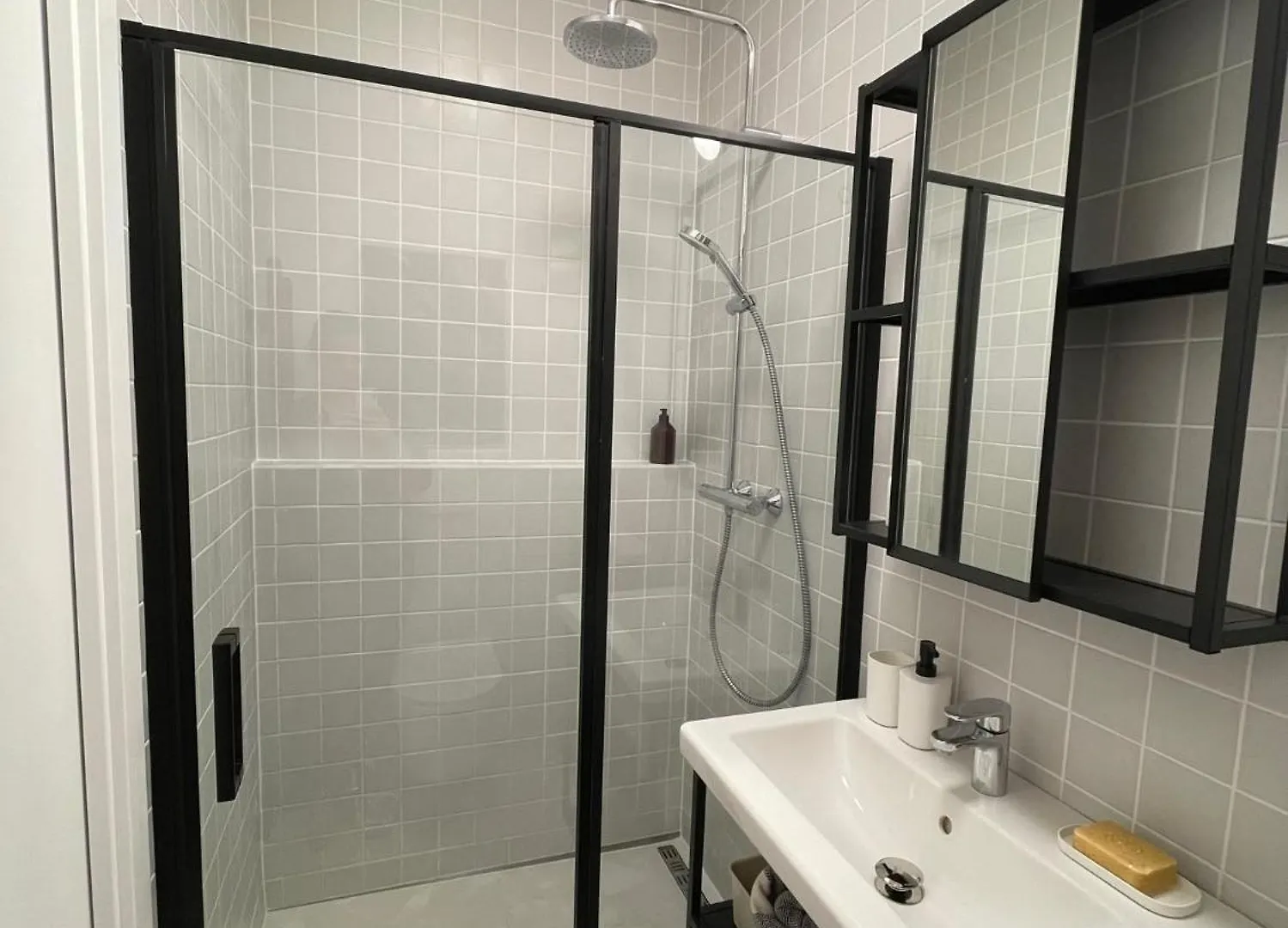 Urban Retreat I Modern Boho Apartments In Lovely Letna District - 10 Minutes From Old Town Praga